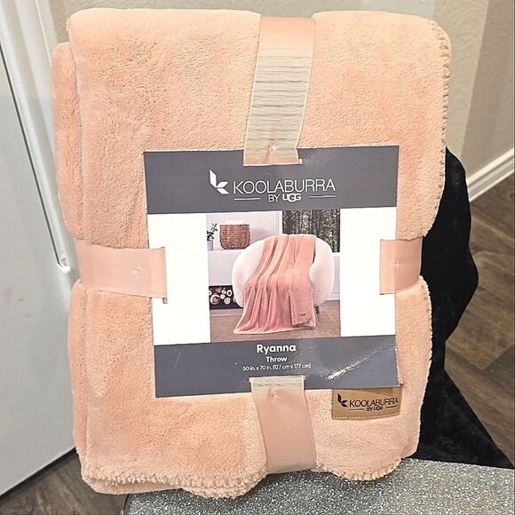 Koolaburra by Ugg Ryanna Throw Blanket - Picture 3 of 5